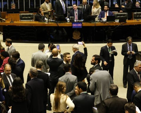 Motta postpones vote on PL Antifaction until Tuesday (18)