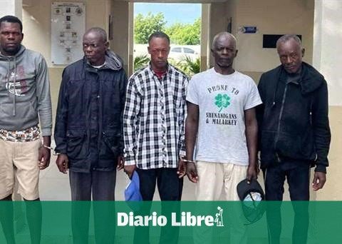 Navy detains five Haitians for illegal fishing