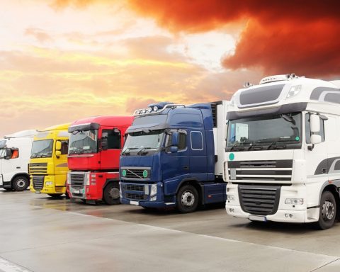 Nearly 17,000 immigrant truckers will lose their commercial licenses in California