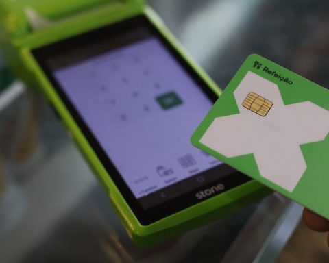 Networks have one year to release flags on meal and food vouchers