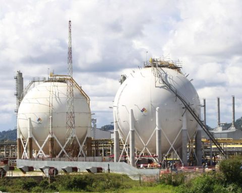 Oil and gas royalty collections fall 7.5% between January and October due to lower activity