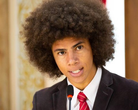 PR deputy filmed in street fight says he suffered racism