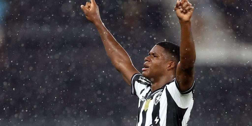Panamanian José Kadir leads Botafogo to victory in the Brazilian Championship