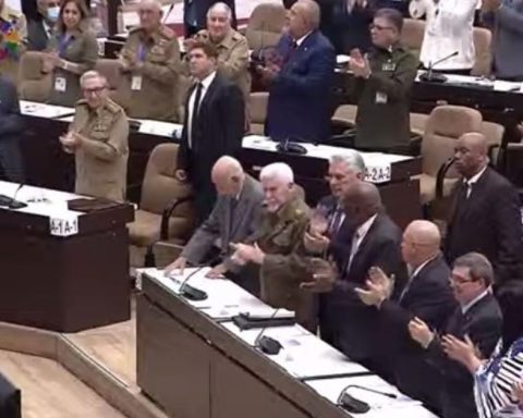 Parliament calls session for December with an agenda focused on the economy