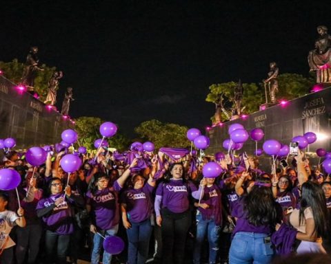 Paseo Las Heroínas lights up in support of the eradication of gender violence