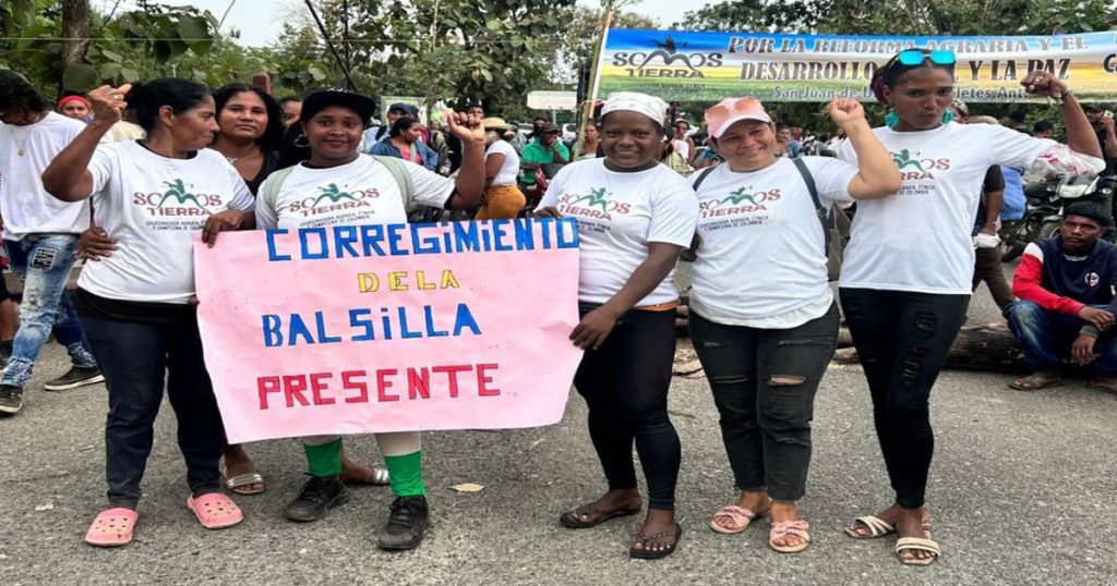 Peasants declare indefinite strike and block roads in Urabá, Antioquia