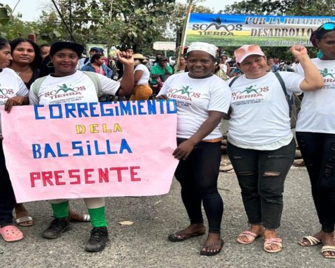 Peasants declare indefinite strike and block roads in Urabá, Antioquia