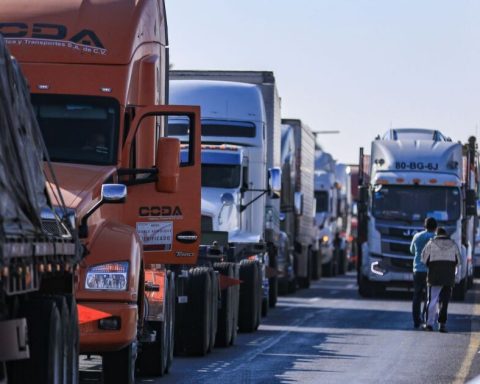 Peasants withdraw the last blockade after reaching agreements on the Water Law