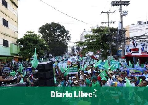 People's Force marches through neighborhoods of the DN