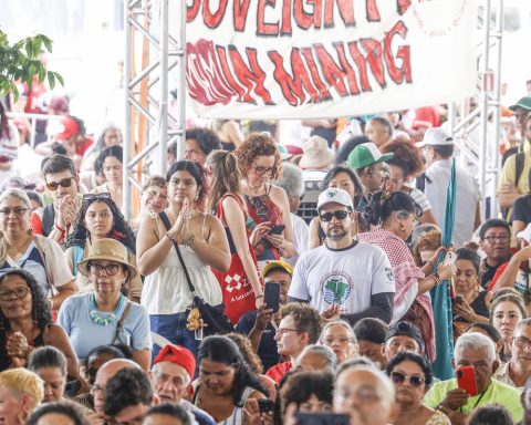 Peoples' Summit repudiates false solutions and criticizes capitalist model