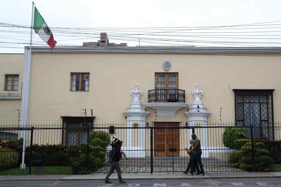 Peru breaks relations with Mexico, which regrets that “unilateral” and “disproportionate” decision