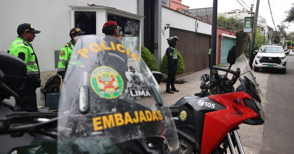 Peru confirms that it will respect Mexico's diplomatic immunities, reports SRE