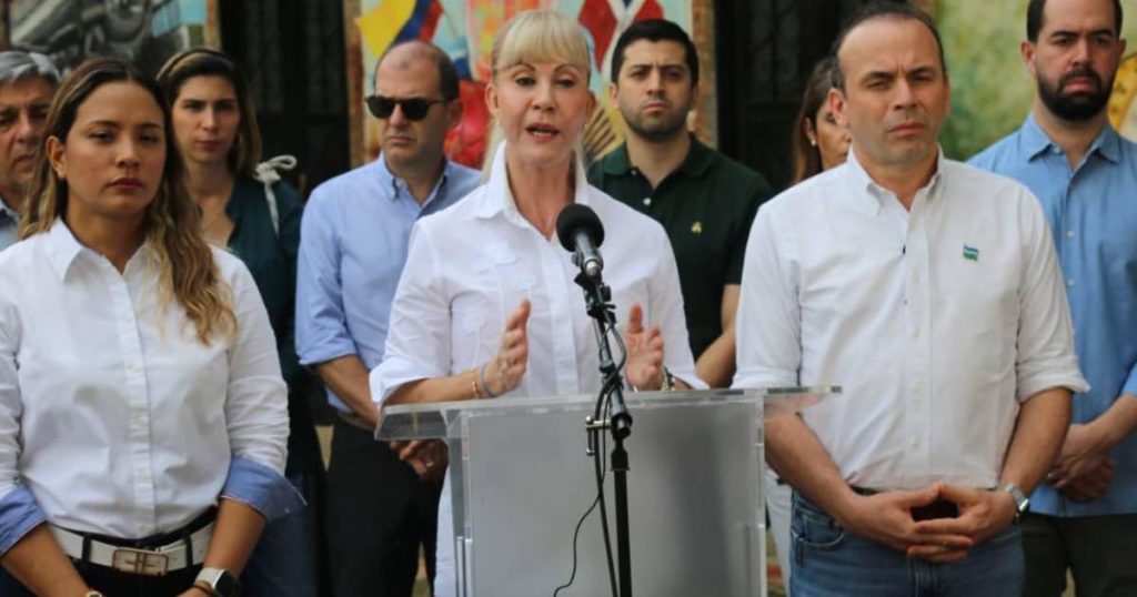 Political tension between President Gustavo Petro and the governor of Valle over the Commuter Train