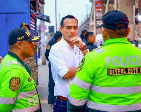 President José Jerí prepares a request for legislative powers to Congress