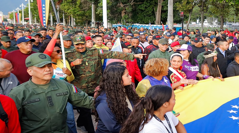 Presidente Maduro marcha junto al pueblo y la Espada Bicentenaria en Los Próceres