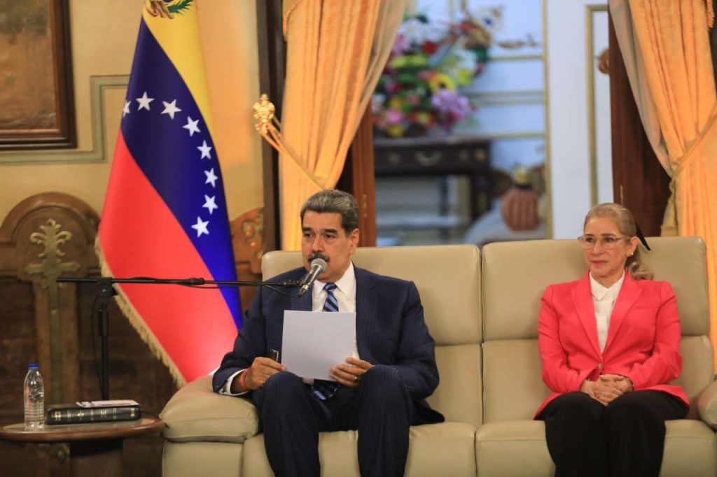 President participates in a prayer for peace in Venezuela with religious leaders