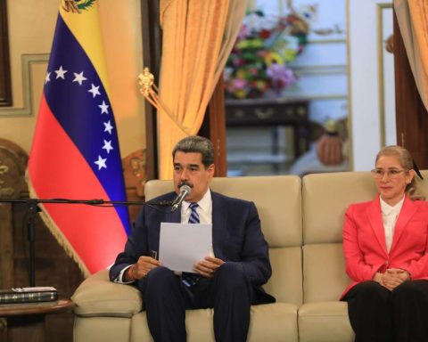 President participates in a prayer for peace in Venezuela with religious leaders