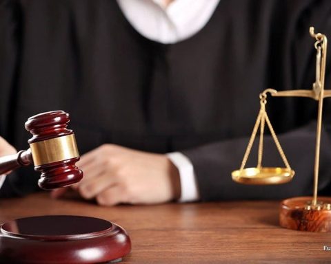 Prisión preventiva para exoficial de Baní acusada de reconstruir actas falsas