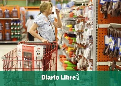 Pro Consumidor supervises Black Friday sales in Santiago