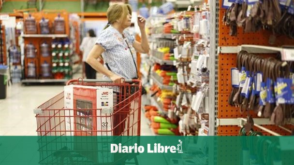 Pro Consumidor supervises Black Friday sales in Santiago