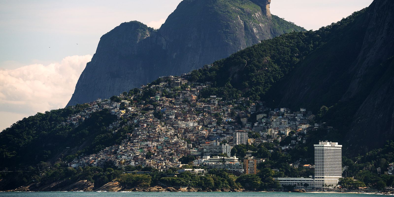 Project qualifies motorcycle taxi drivers from Rio’s favelas to work in tourism