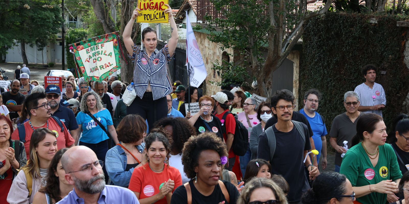 Protesters protest against the entry of armed police officers into a school in SP