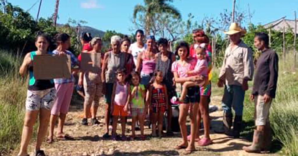 Protests over blackouts of up to 25 days in Mayarí, where there are no resources to pay bribes to the UNE