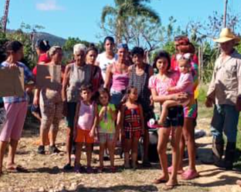 Protests over blackouts of up to 25 days in Mayarí, where there are no resources to pay bribes to the UNE