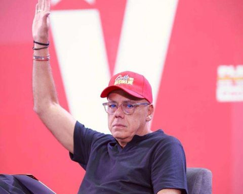 Psuv authorizes Maduro to transform party structures