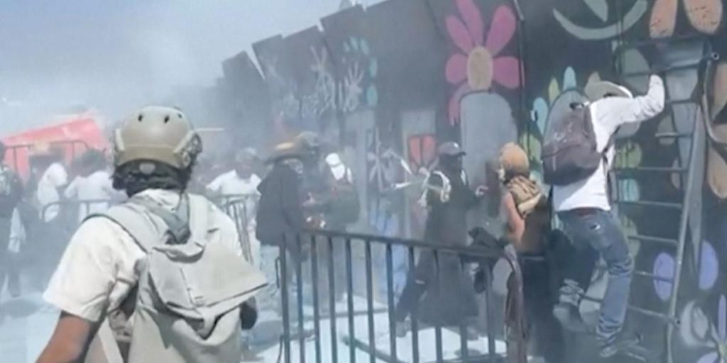 Riots in Mexico during protest against Sheinbaum's government