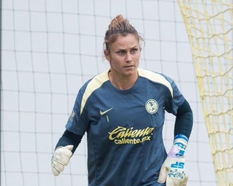 Sandra Paños and Bruna Vilamala, against Jenni Hermoso