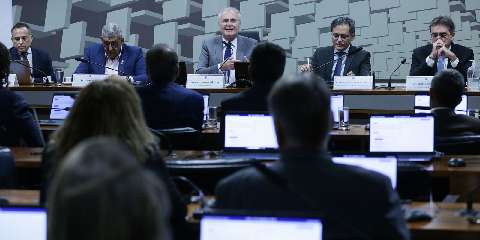 Senate Committee approves income tax exemption for those earning up to RS 5,000