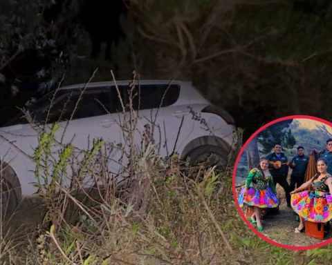 Singers Sumacc Soncco and Clavelita from Surcubamba are saved from falling into an abyss in Tayacaja