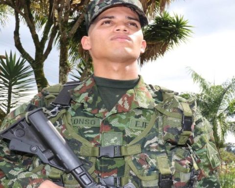 Soldier who graduated from high school in Armenia invested his bonus in studying a profession