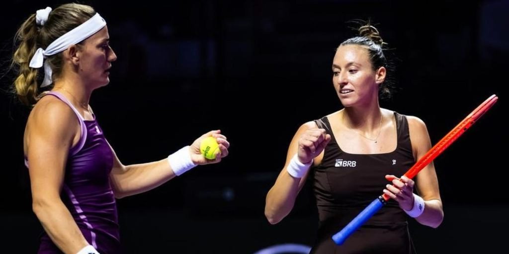 Stefani and Babos lose in the decision and are runner-up at the WTA Finals
