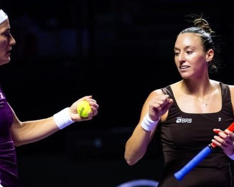 Stefani and Babos lose in the decision and are runner-up at the WTA Finals