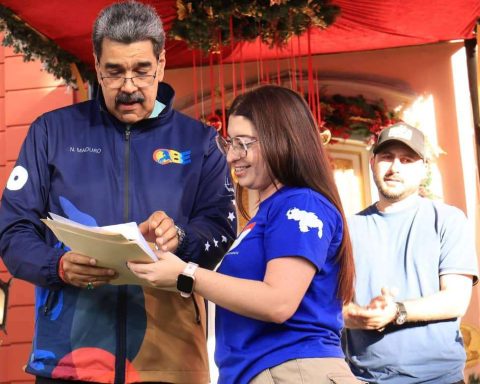 Student movements delivered proposals to President Maduro