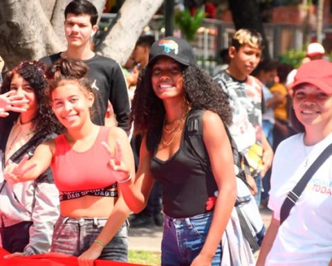 Students must maturely assume the new training process that the country is experiencing