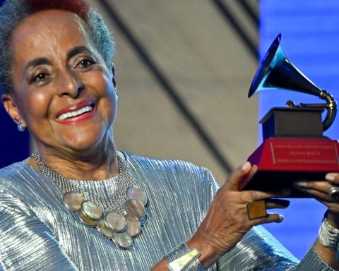 Susana Baca receives the Grammy for Musical Excellence: "My music was and still is a protest song"