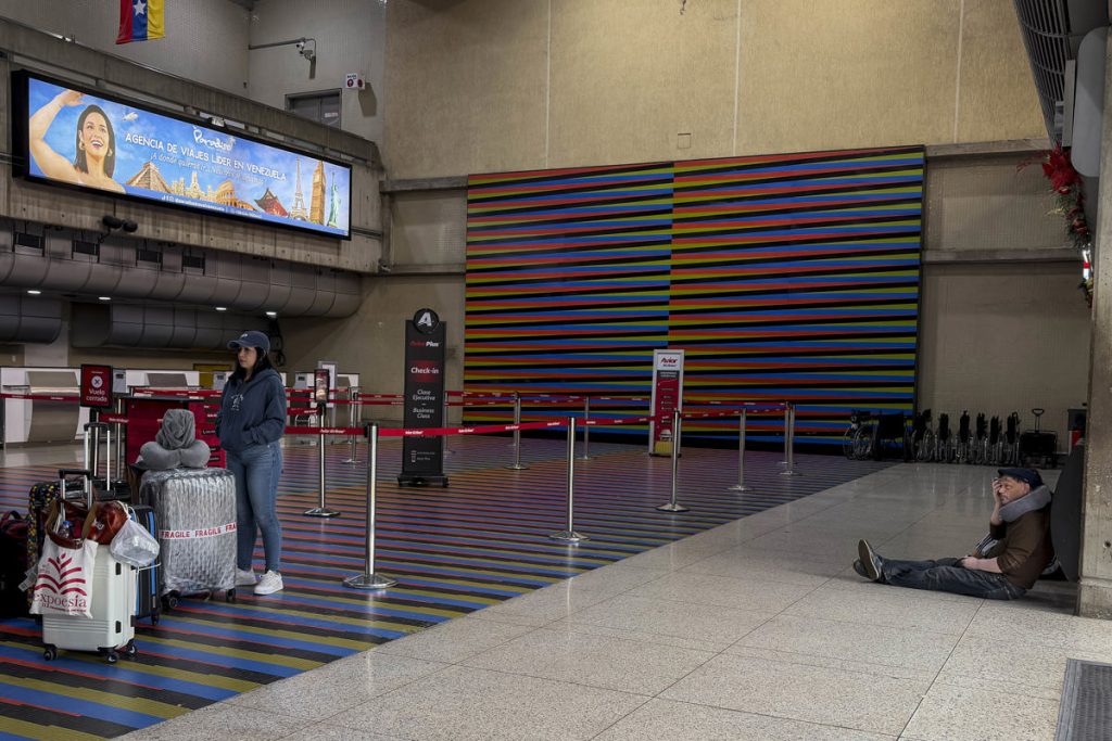 Switzerland advises against traveling to Venezuela and notes that consular assistance may be limited