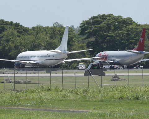 The Ministry of Transportation assured that the United States requested "special permits" to send a flight of migrants