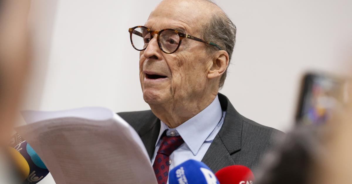 The Prosecutor's Office will charge Álvaro Leyva for problems in the passport tender