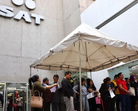 The SAT collects more and more with fewer resources and employees