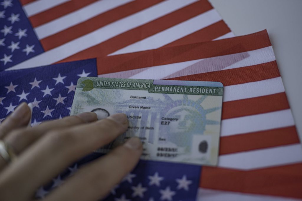 The US launches an exhaustive review of the “green cards” of Cubans and 18 other countries “of concern”