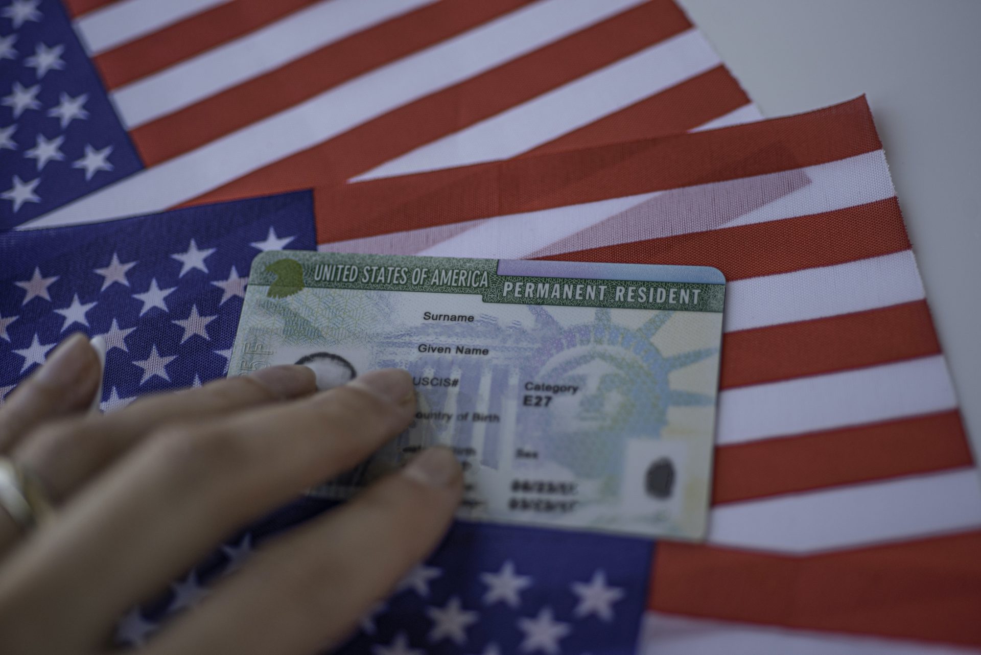 The US launches an exhaustive review of the “green cards” of Cubans and 18 other countries “of concern”
