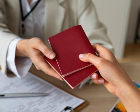 The US maintains its immigration requirements: only certain countries can travel without a traditional visa