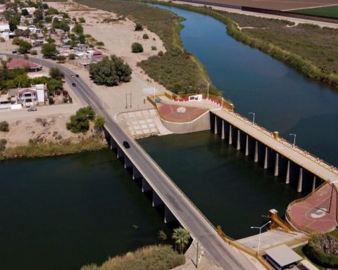 The US points out Mexico for failing to comply with the water treaty, but also delivers less liquid