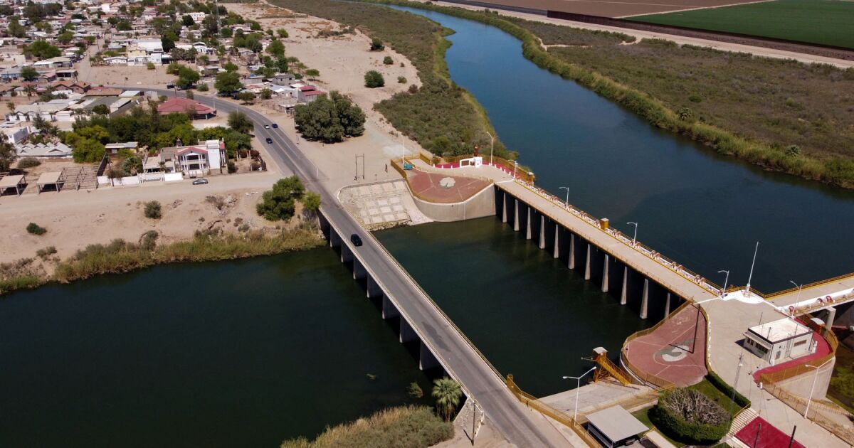 The US points out Mexico for failing to comply with the water treaty, but also delivers less liquid