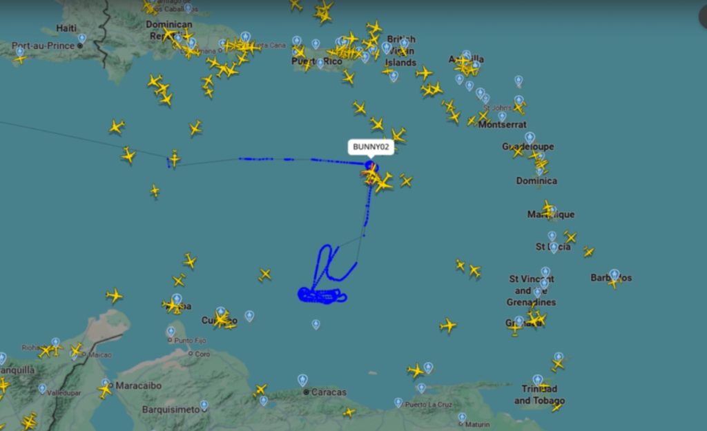 The US urges commercial flights to "exercise extreme caution" when flying over Venezuela "dangerous situation"