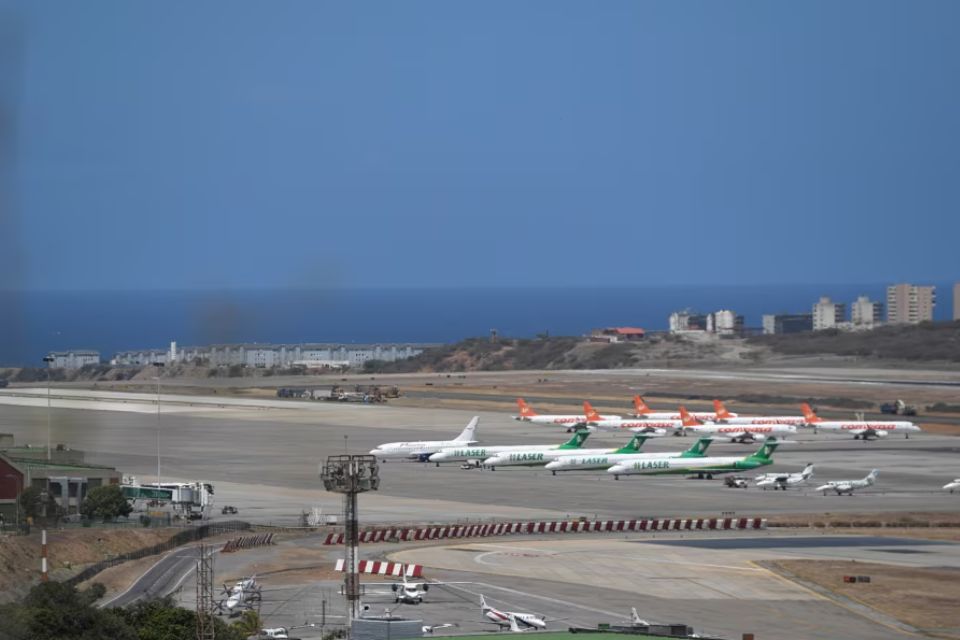 The US warns about risks in Maiquetía airspace due to increased military activity